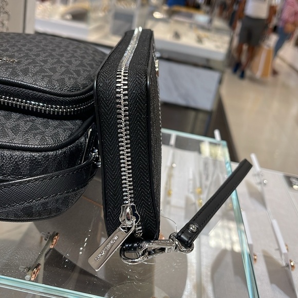 Michael Kors Jet Set Travel Large Signature Logo and Metallic Continental Wallet - Picture 5 of 16